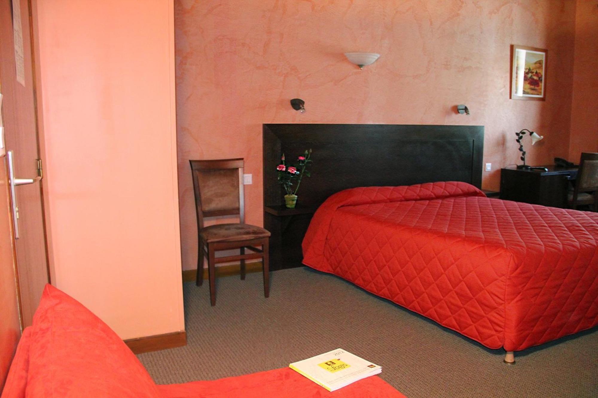 Logis Des Trois Maures Hotel Couches Bagian luar foto
