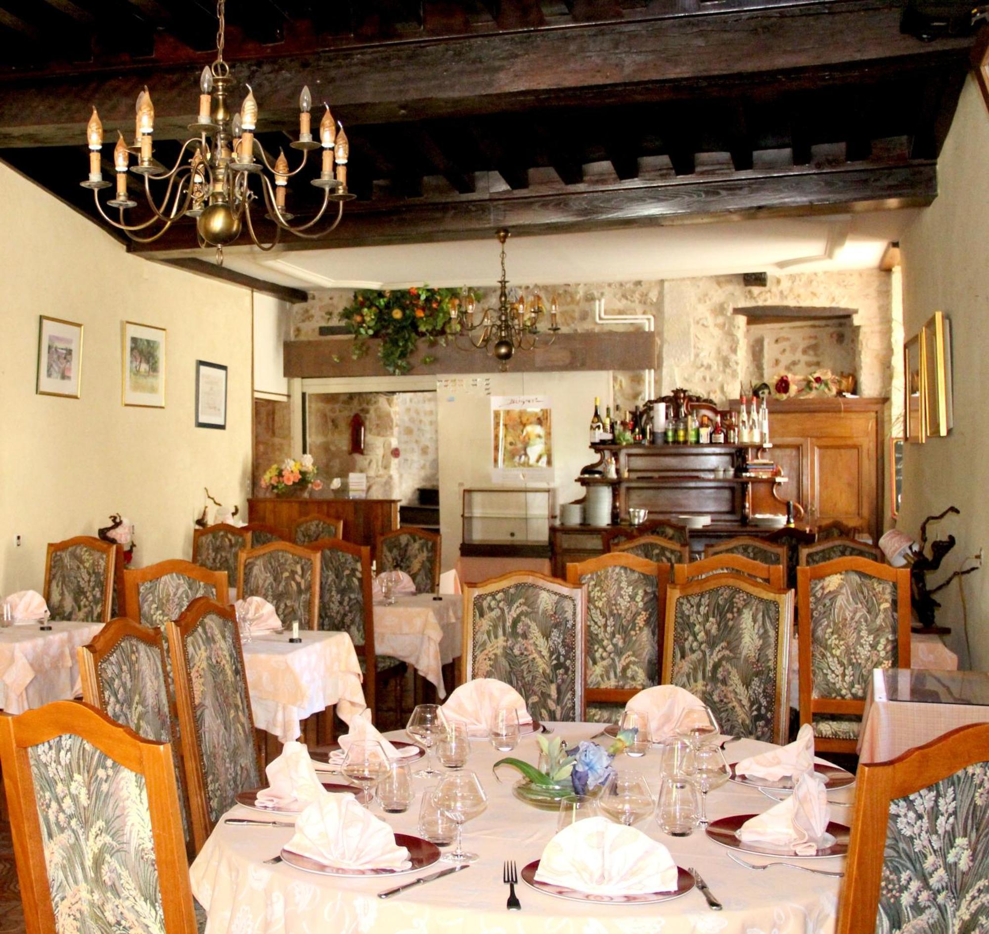 Logis Des Trois Maures Hotel Couches Bagian luar foto