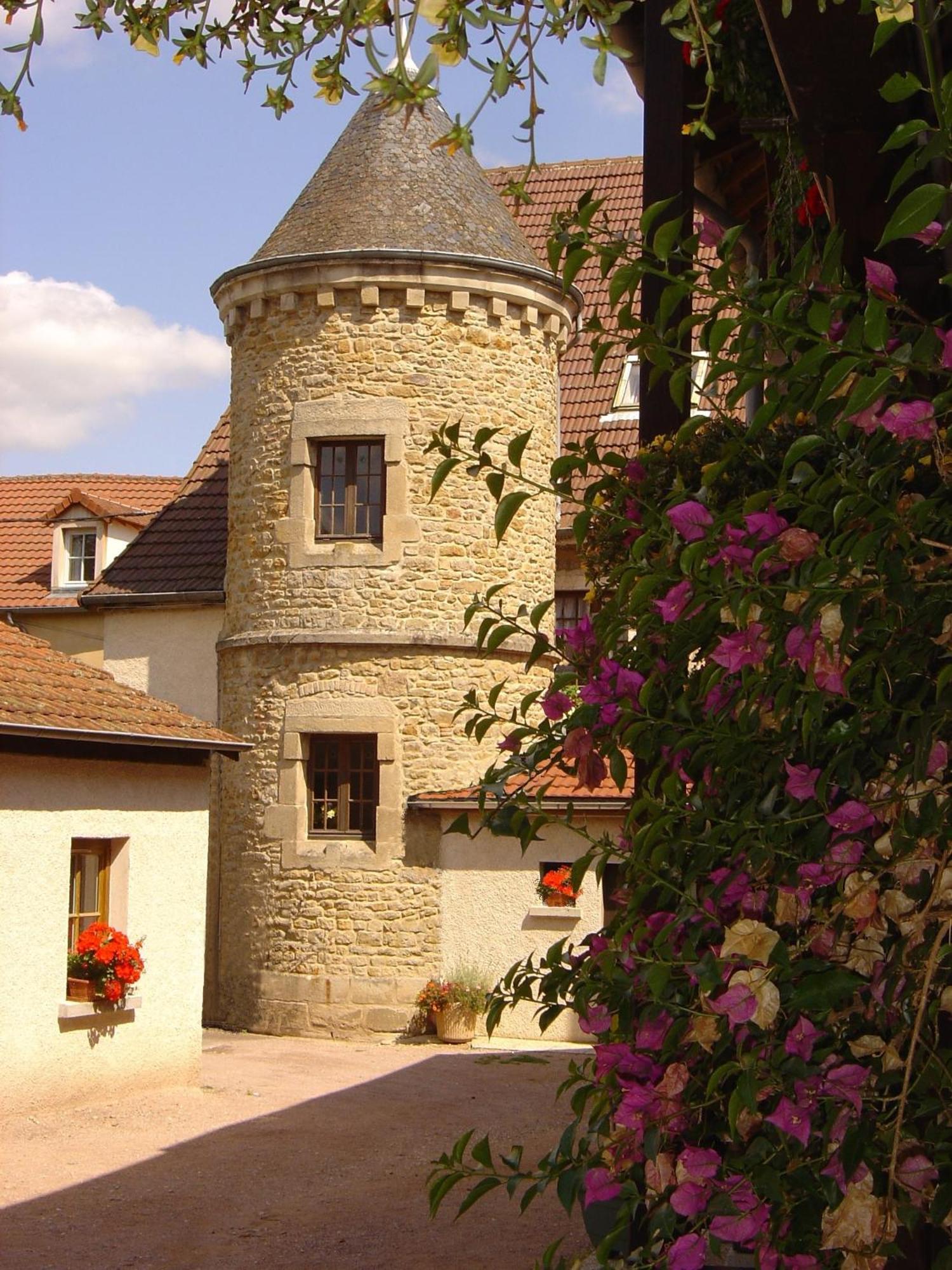 Logis Des Trois Maures Hotel Couches Bagian luar foto