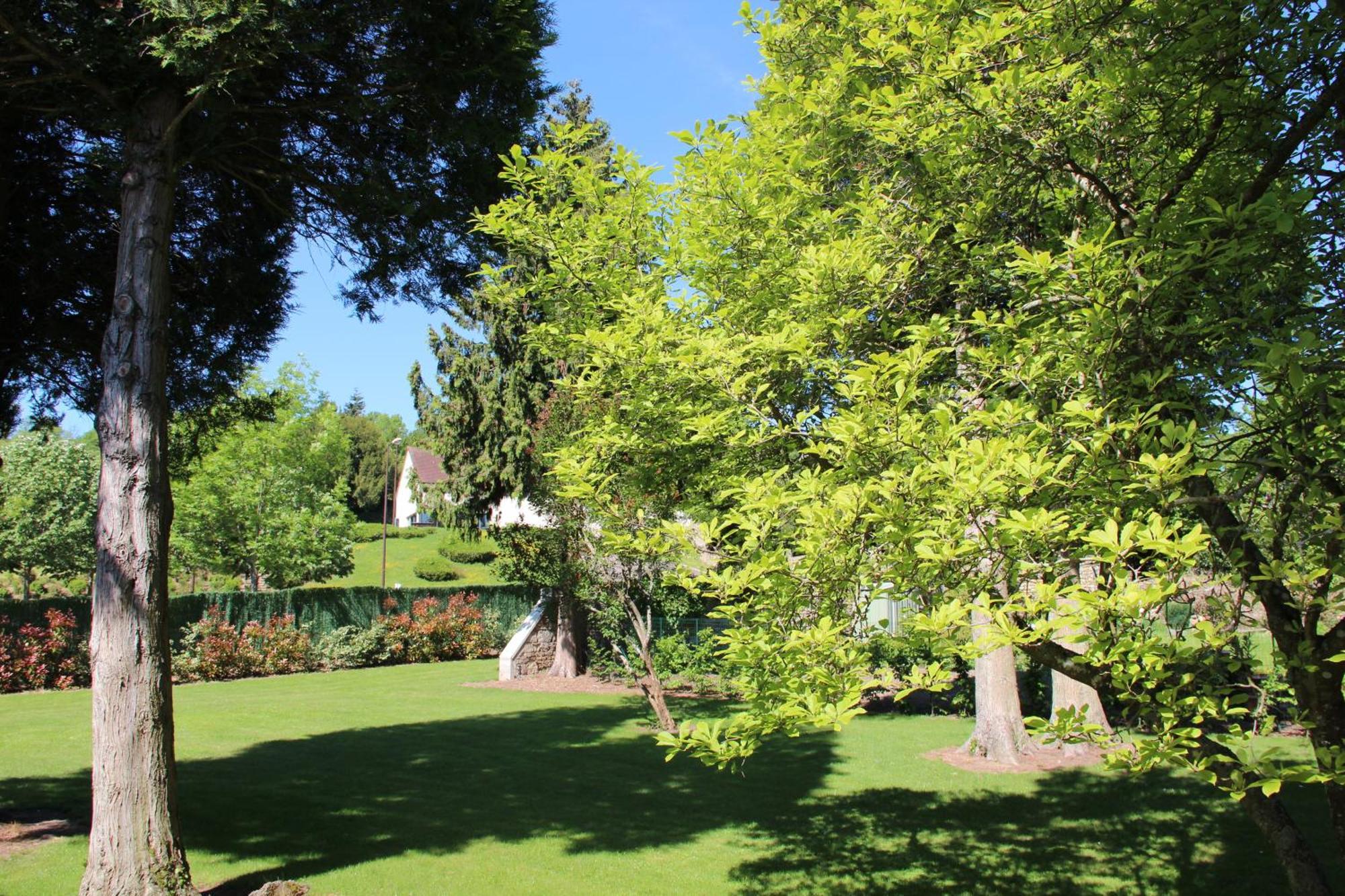 Logis Des Trois Maures Hotel Couches Bagian luar foto