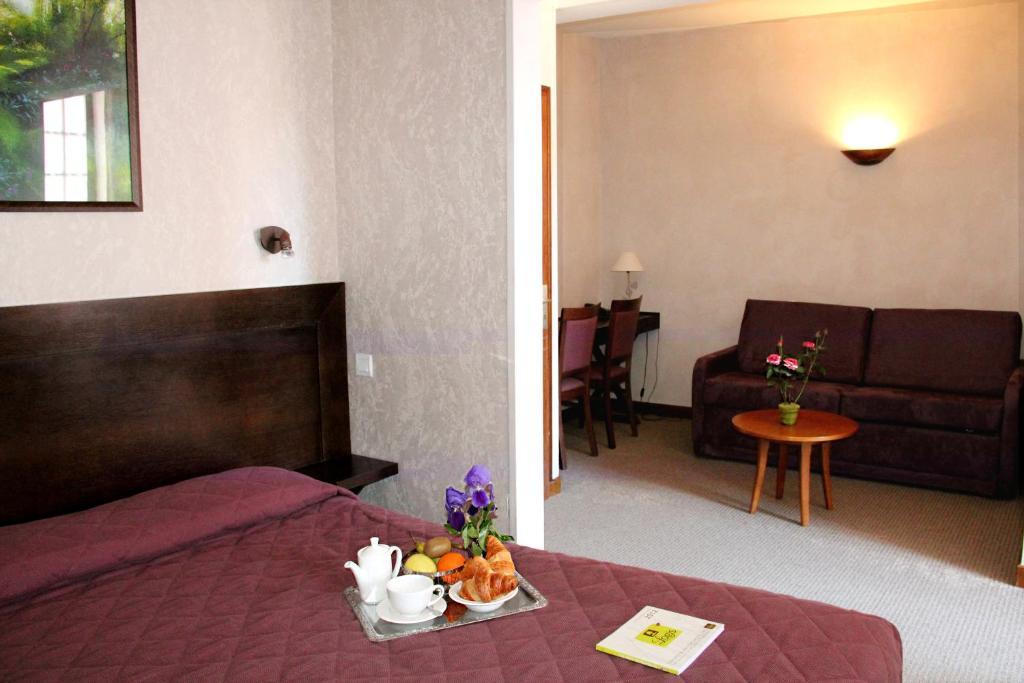 Logis Des Trois Maures Hotel Couches Ruang foto