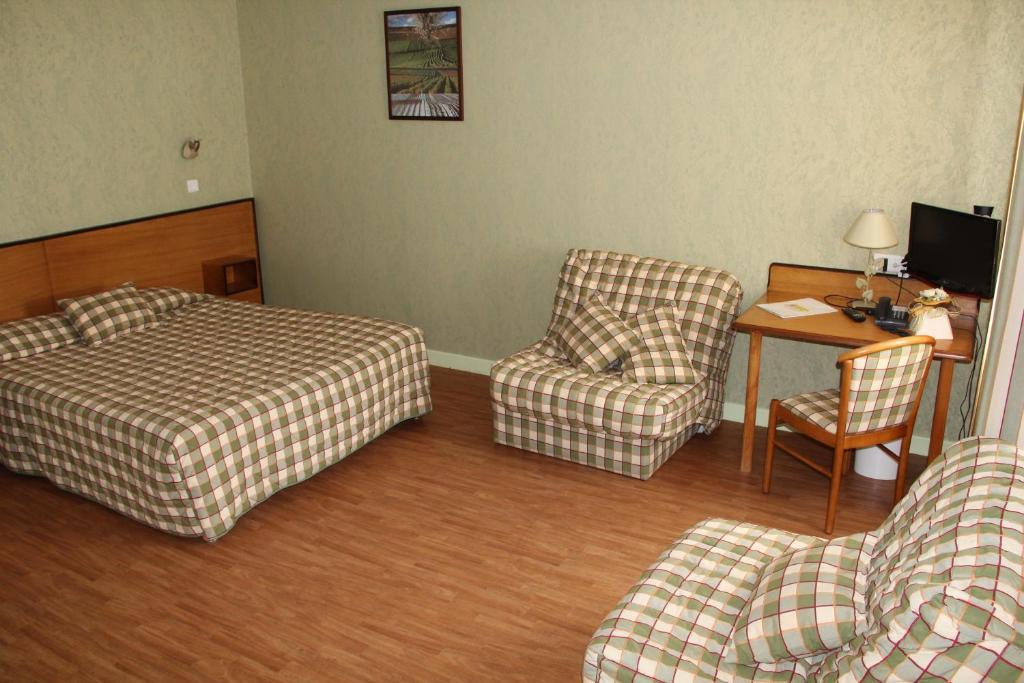 Logis Des Trois Maures Hotel Couches Ruang foto