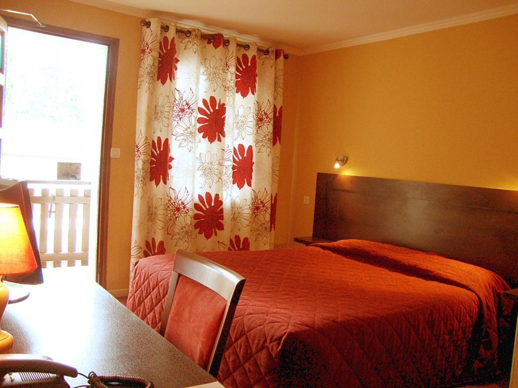 Logis Des Trois Maures Hotel Couches Ruang foto