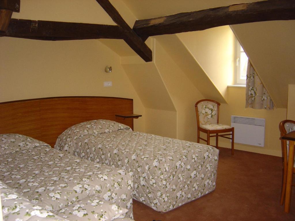 Logis Des Trois Maures Hotel Couches Ruang foto