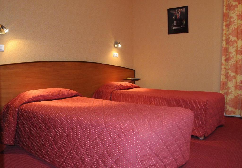 Logis Des Trois Maures Hotel Couches Ruang foto