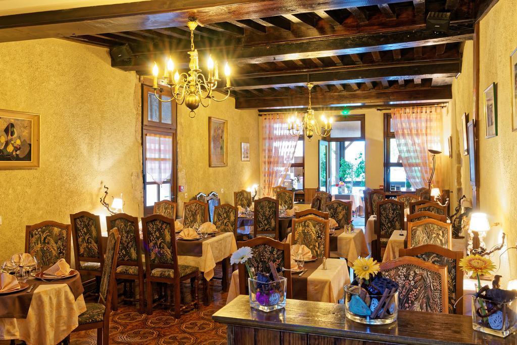 Logis Des Trois Maures Hotel Couches Bagian luar foto