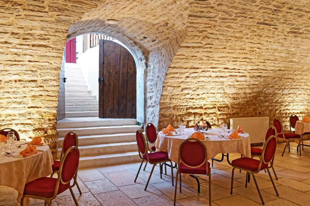 Logis Des Trois Maures Hotel Couches Bagian luar foto