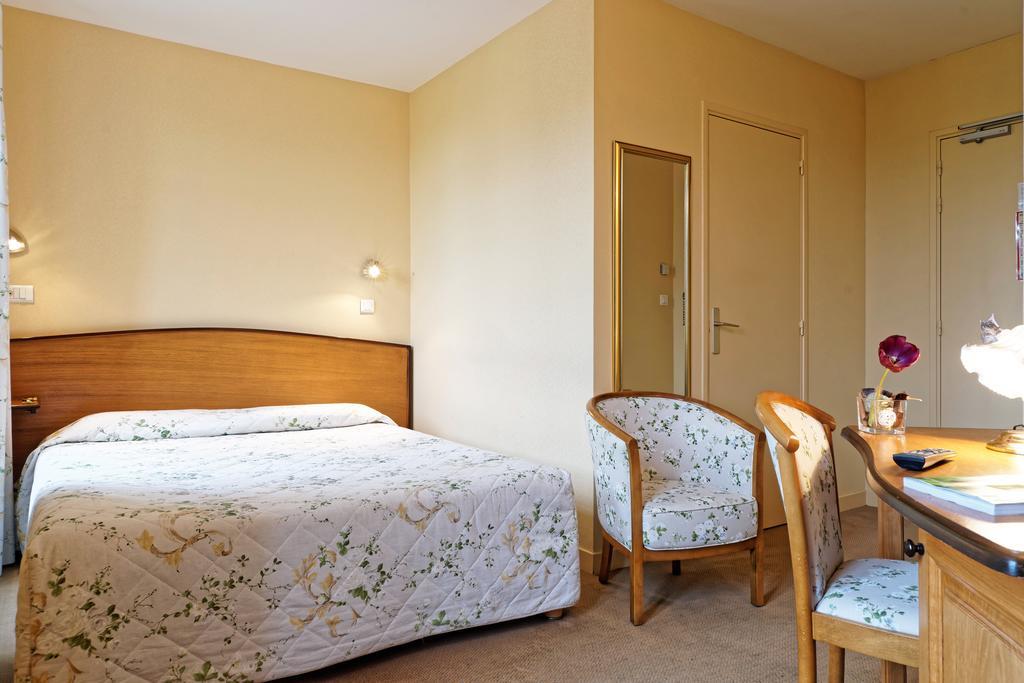 Logis Des Trois Maures Hotel Couches Bagian luar foto