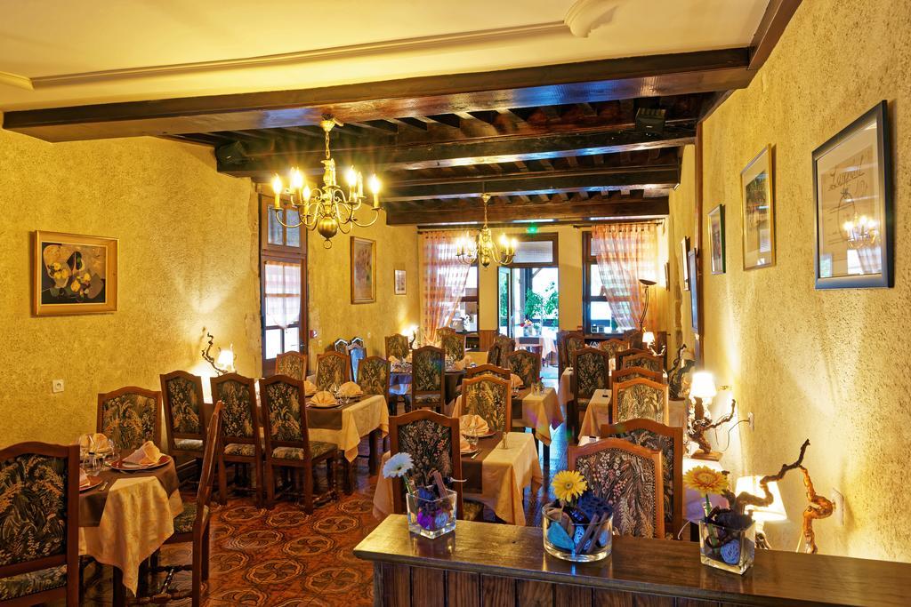 Logis Des Trois Maures Hotel Couches Bagian luar foto