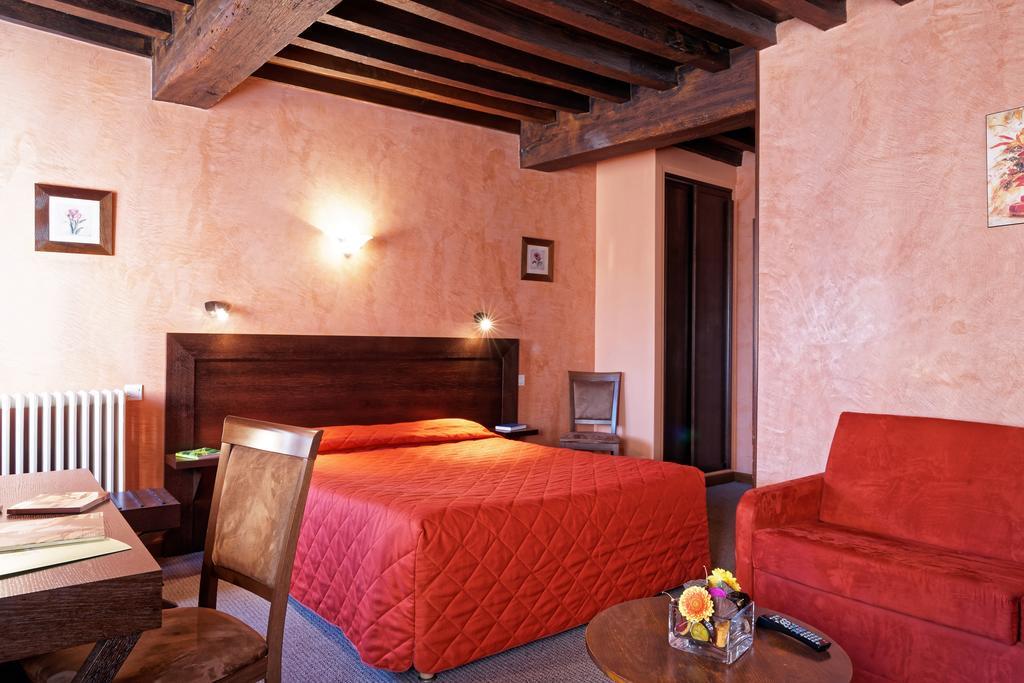 Logis Des Trois Maures Hotel Couches Bagian luar foto